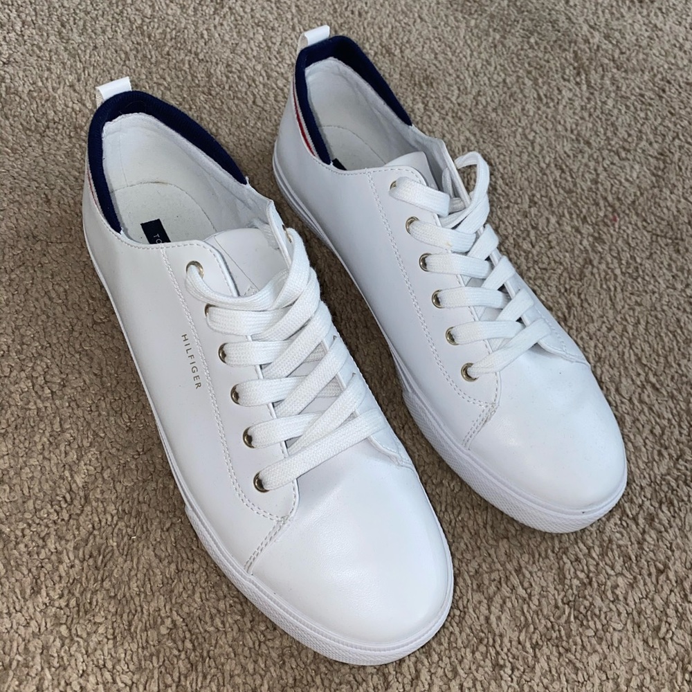 casual tommy Hilfiger sneakers